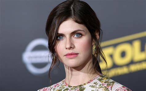 Setting the Records Straight on Alexandra Daddario’s。